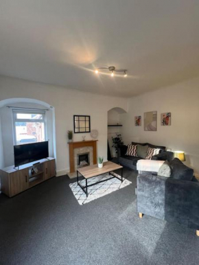 Charming and comfortable property by Our Home Short Stays very spacious with super fast WiFi close to the Metro Centre and Newcastle City Centre